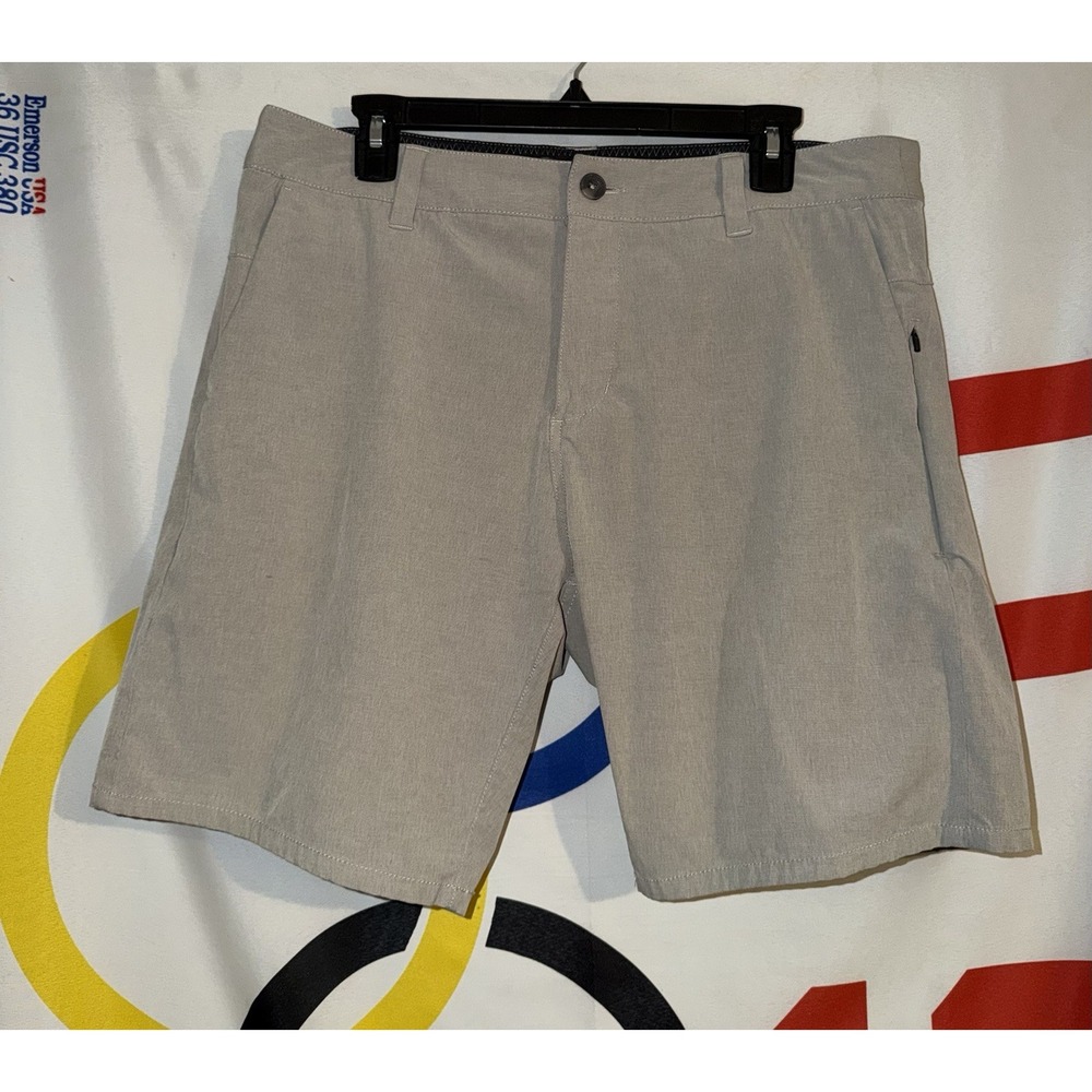 Vuori Aim Shorts 8" Mens 34 Gray Stretch Golf Casual V368